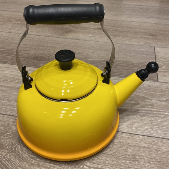 Le Creuset Kitchen Lecreuset Yellow Ombr Tea Kettle Poshmark
